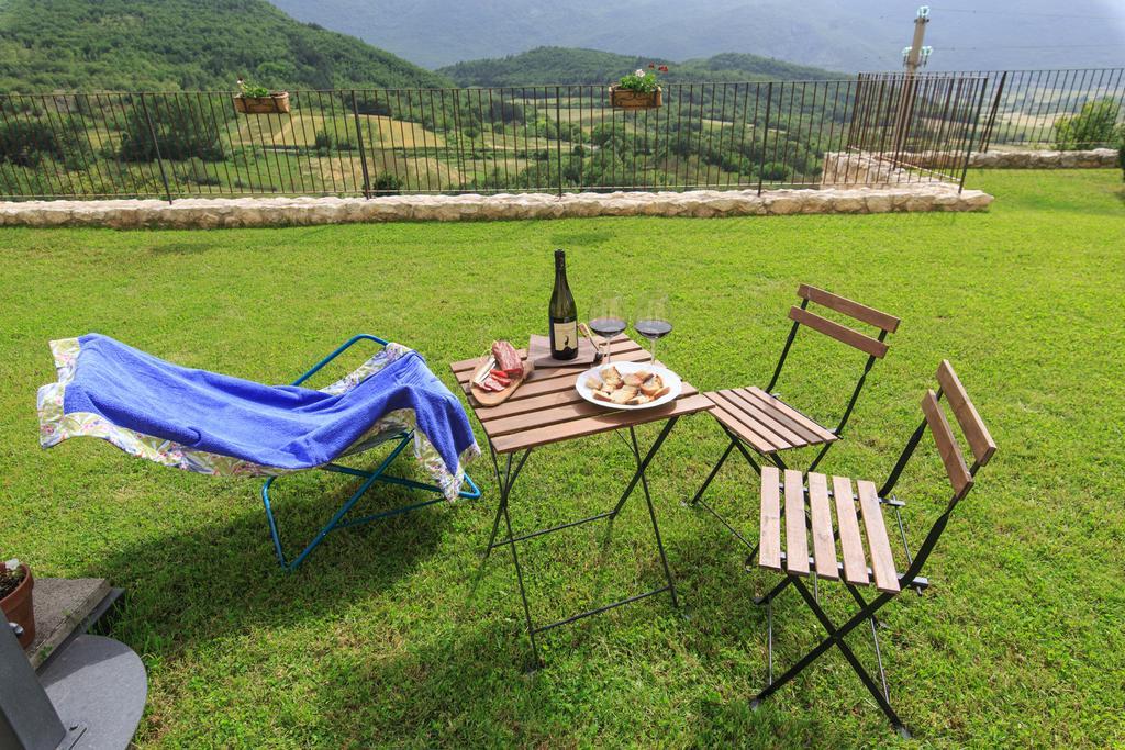 Casa Rosati Hotell Fontecchio Exteriör bild
